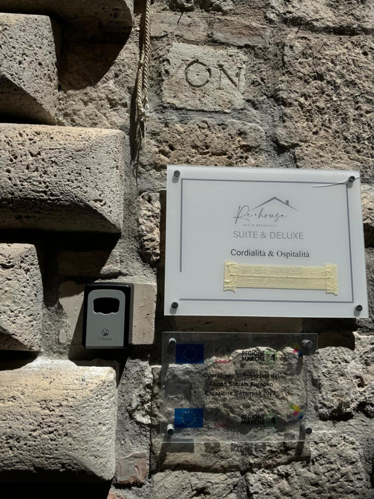 Re House Suite & Deluxe Apartament Ascoli Piceno Bagian luar foto